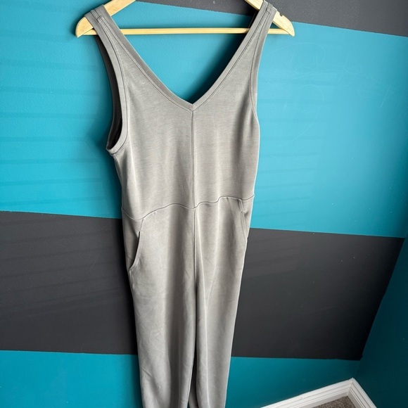 Lululemon Ease of it All V-Neck Jumpsuit
Grey Sage size 4 - Picture 5 of 16